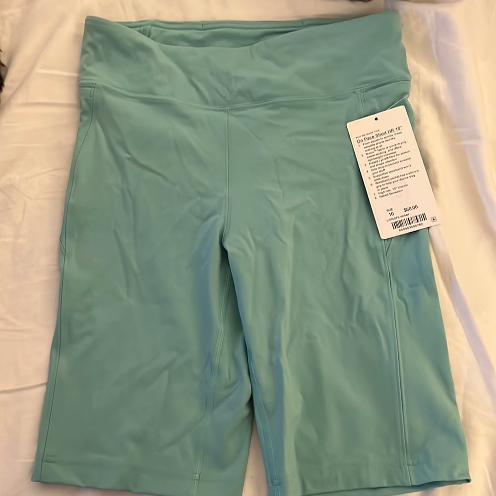 Lululemon shorts NWT “On Pace” Unworn
